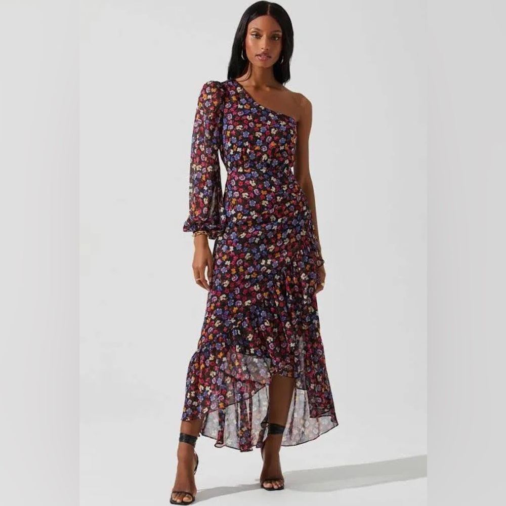 Astr The Label Calista Floral One-Shoulder Midi Dress